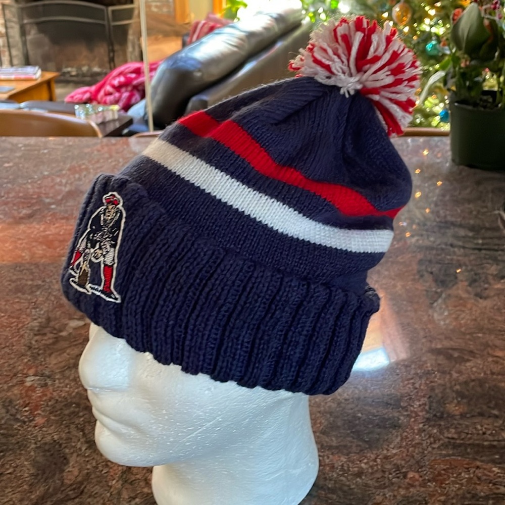 Patriots official NFL vintage cuffed Pom knit NWOT